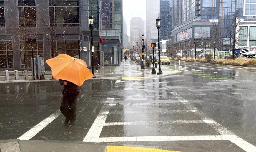 A major storm sweeping the US is expected to bring heavy rain, snow to the East Coast this weekend